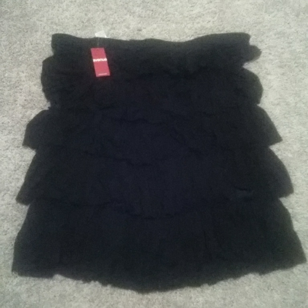Avenue Black skirt new size 22/24